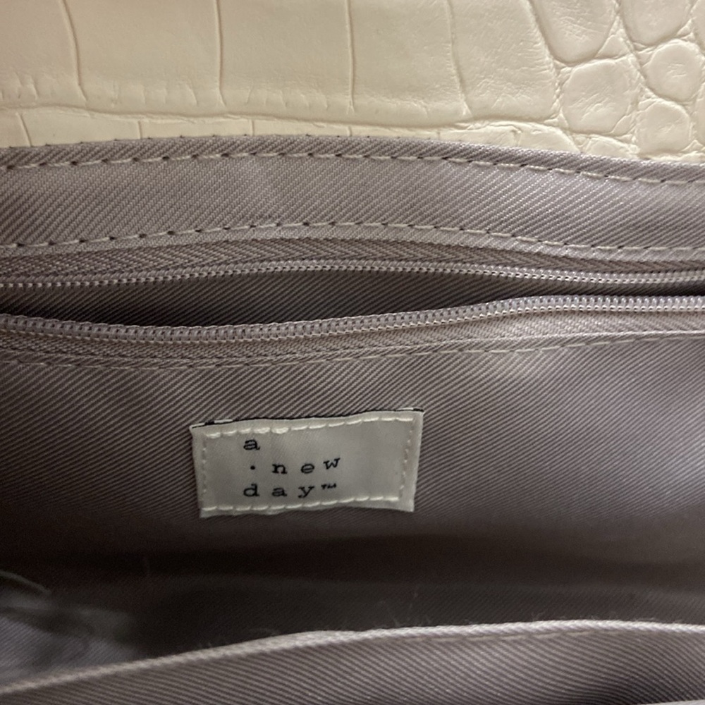 A New Day Vegan pebbled leather purse, like new - Picture 11 of 11
